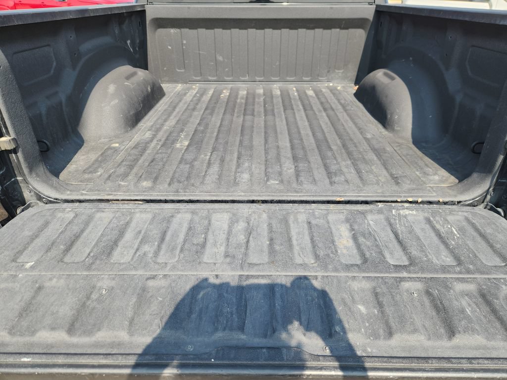 Used 2020 RAM 1500 Limited w/ Black Appearance Package AWD/4WD image 24