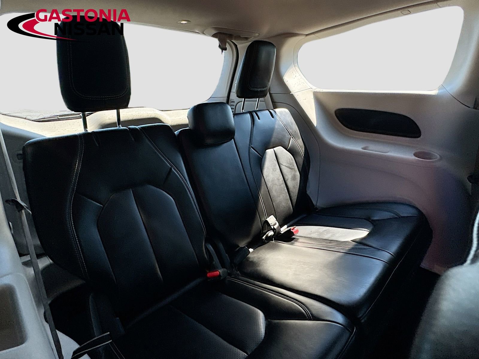 Used 2023 Chrysler Pacifica Touring-L FWD image 36