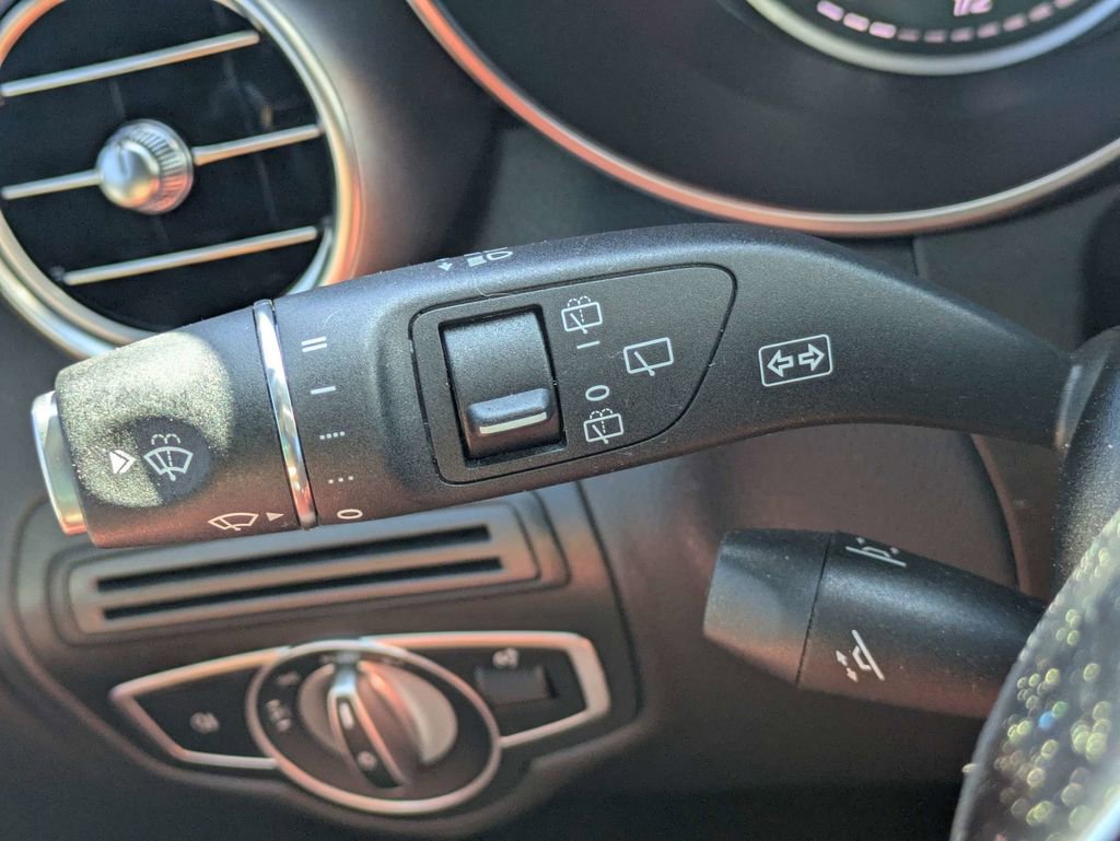 Used 2022 Mercedes-Benz GLC 300 image 27