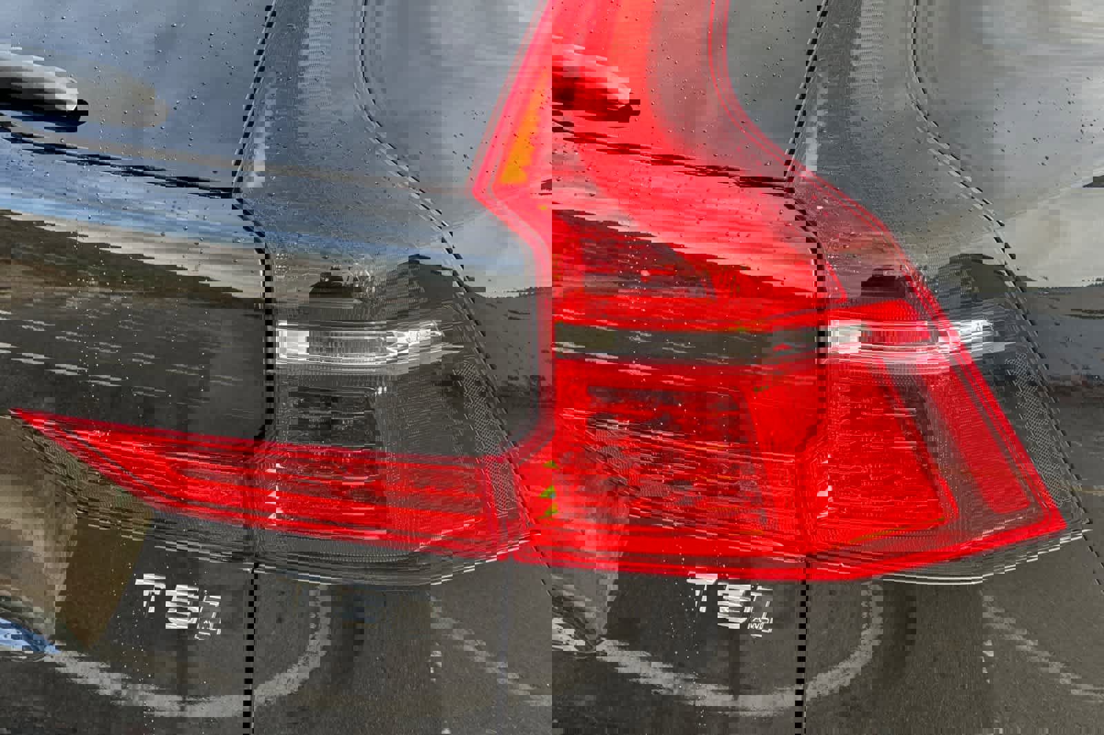 Used 2018 Volvo XC60 T5 Momentum w/ Convenience Package image 31