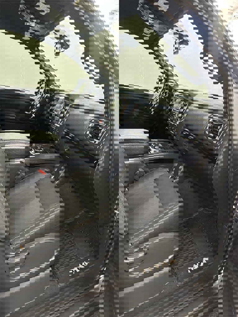 Used 2019 Nissan Titan SV w/ SV Convenience Package image 34