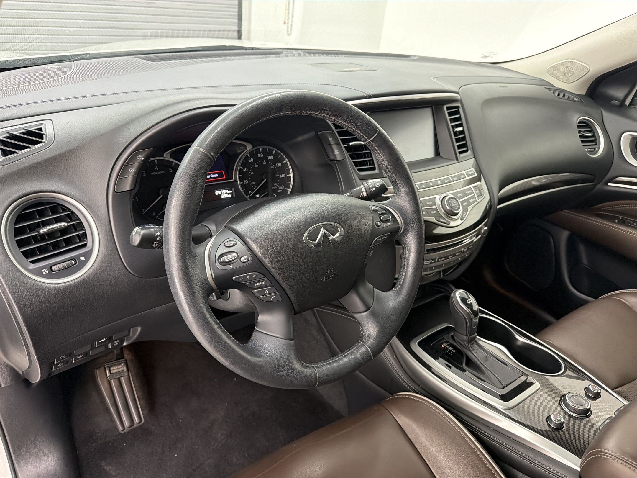 Used 2020 INFINITI QX60 Luxe w/ Essential Package FWD image 4
