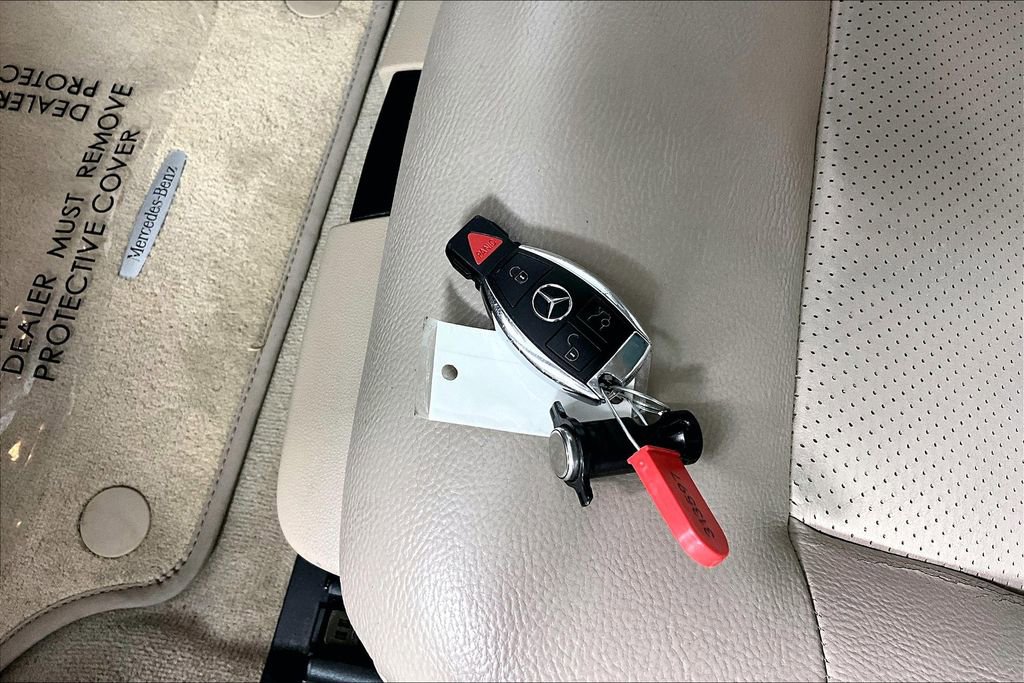 Used 2011 Mercedes-Benz E 350 4MATIC Wagon image 10