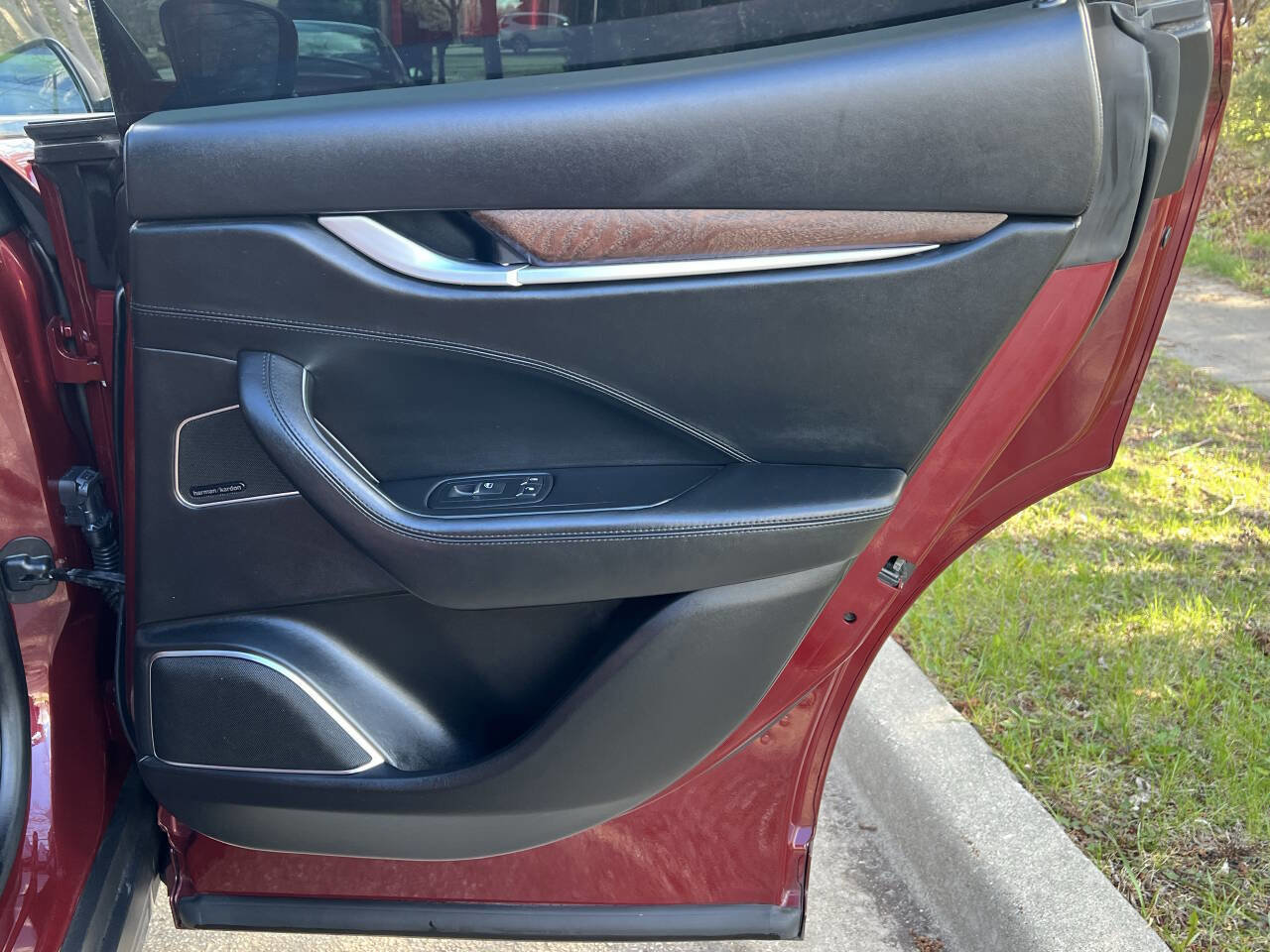 Used 2017 Maserati Levante w/ Luxury Package AWD/4WD image 19