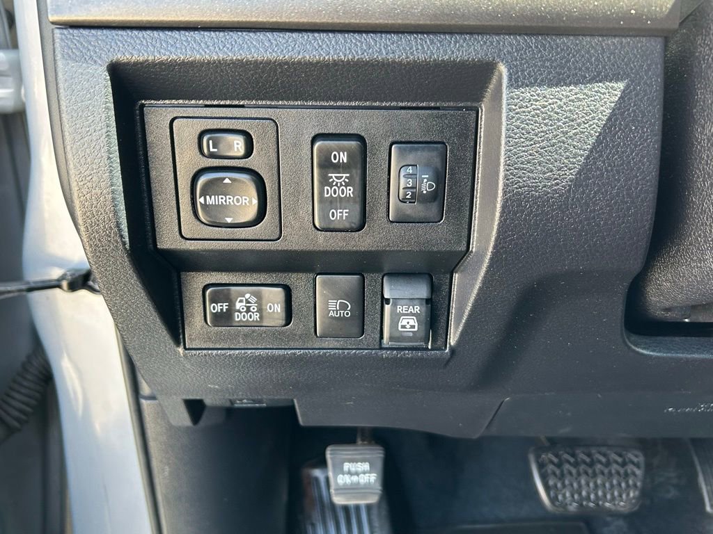 Used 2020 Toyota Tundra SR5 w/ TRD Off-Road Package AWD/4WD image 15