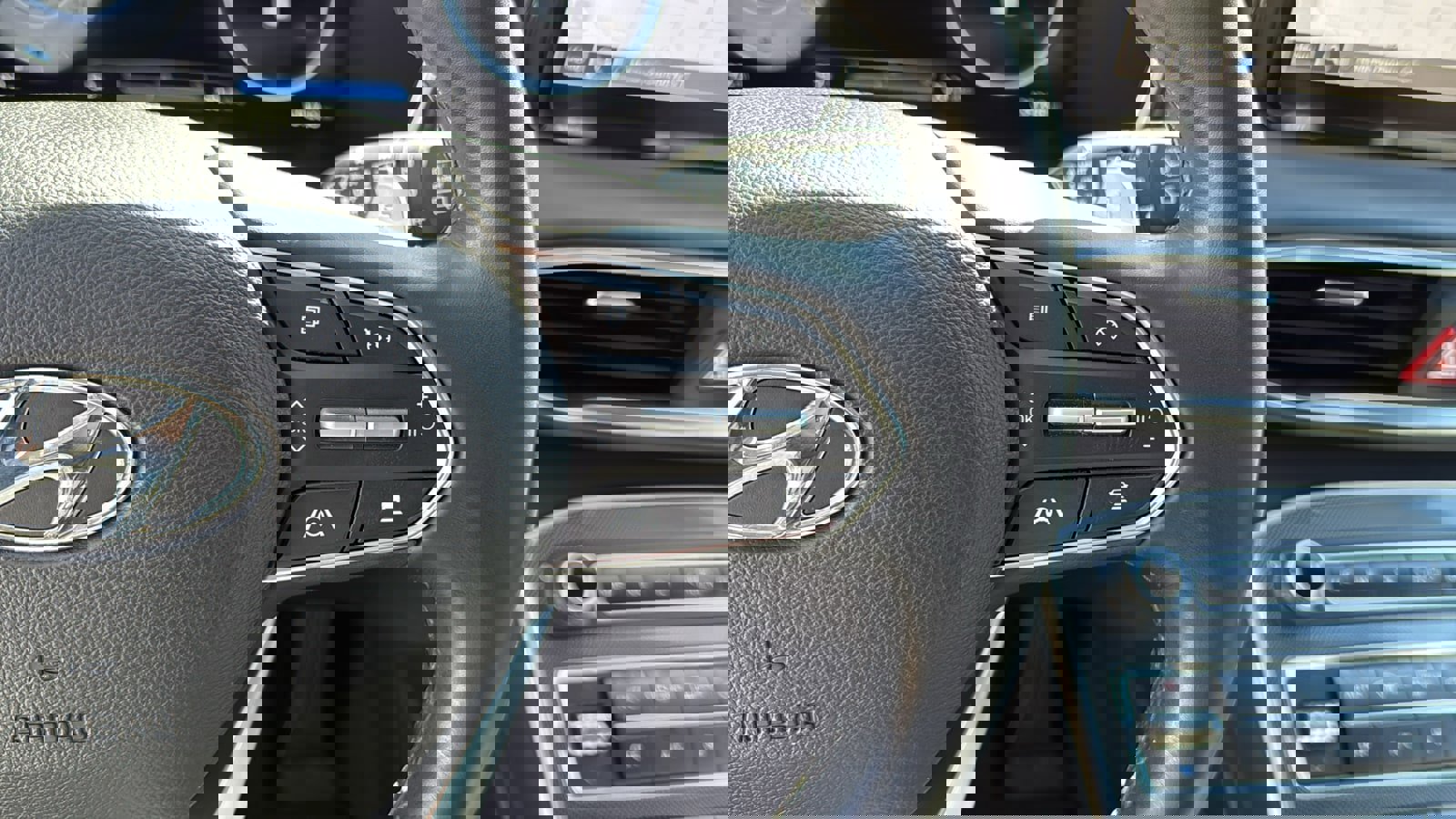 Used 2023 Hyundai Santa Fe SEL w/ Premium Package image 16