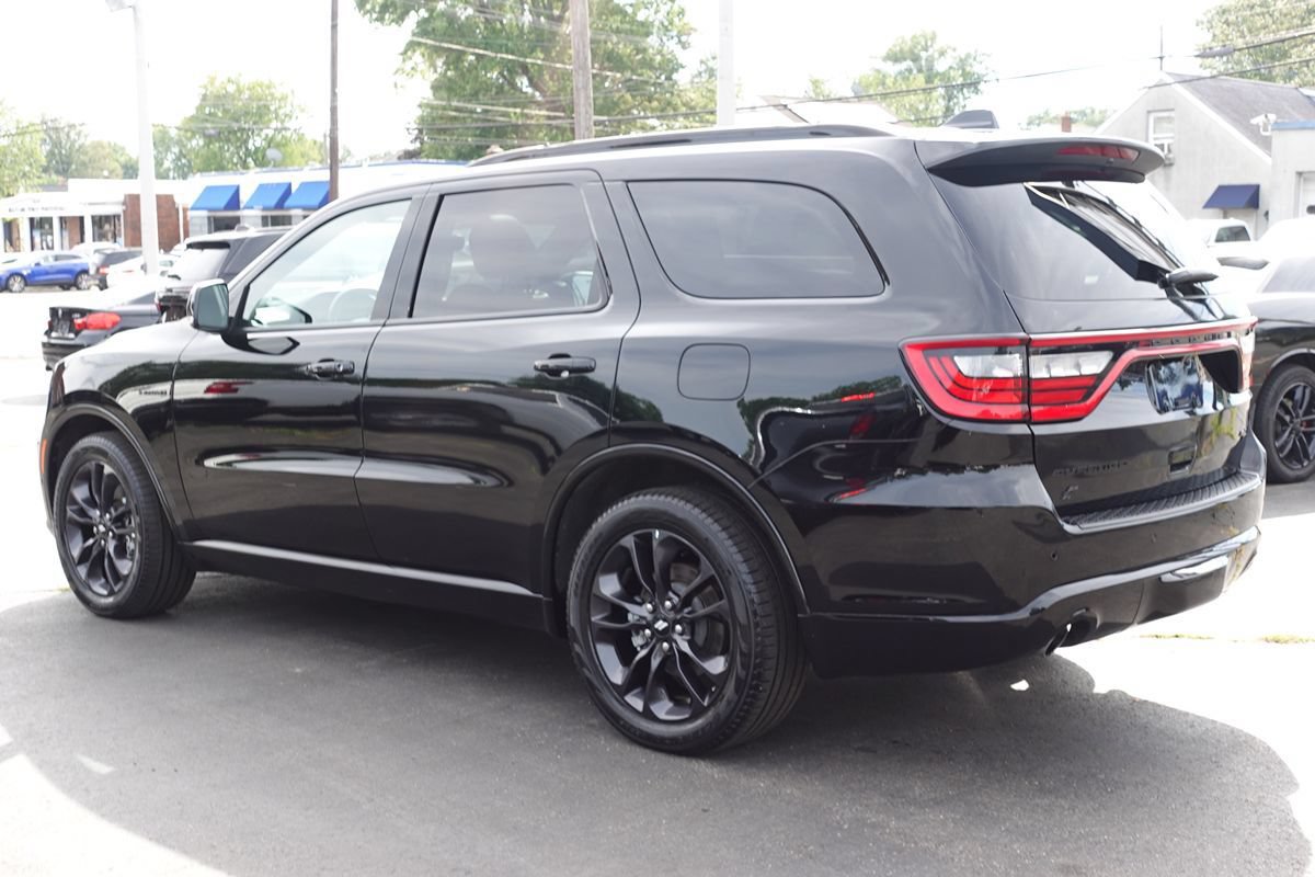 Used 2025 Dodge Durango R/T w/ Blacktop Package AWD/4WD image 2