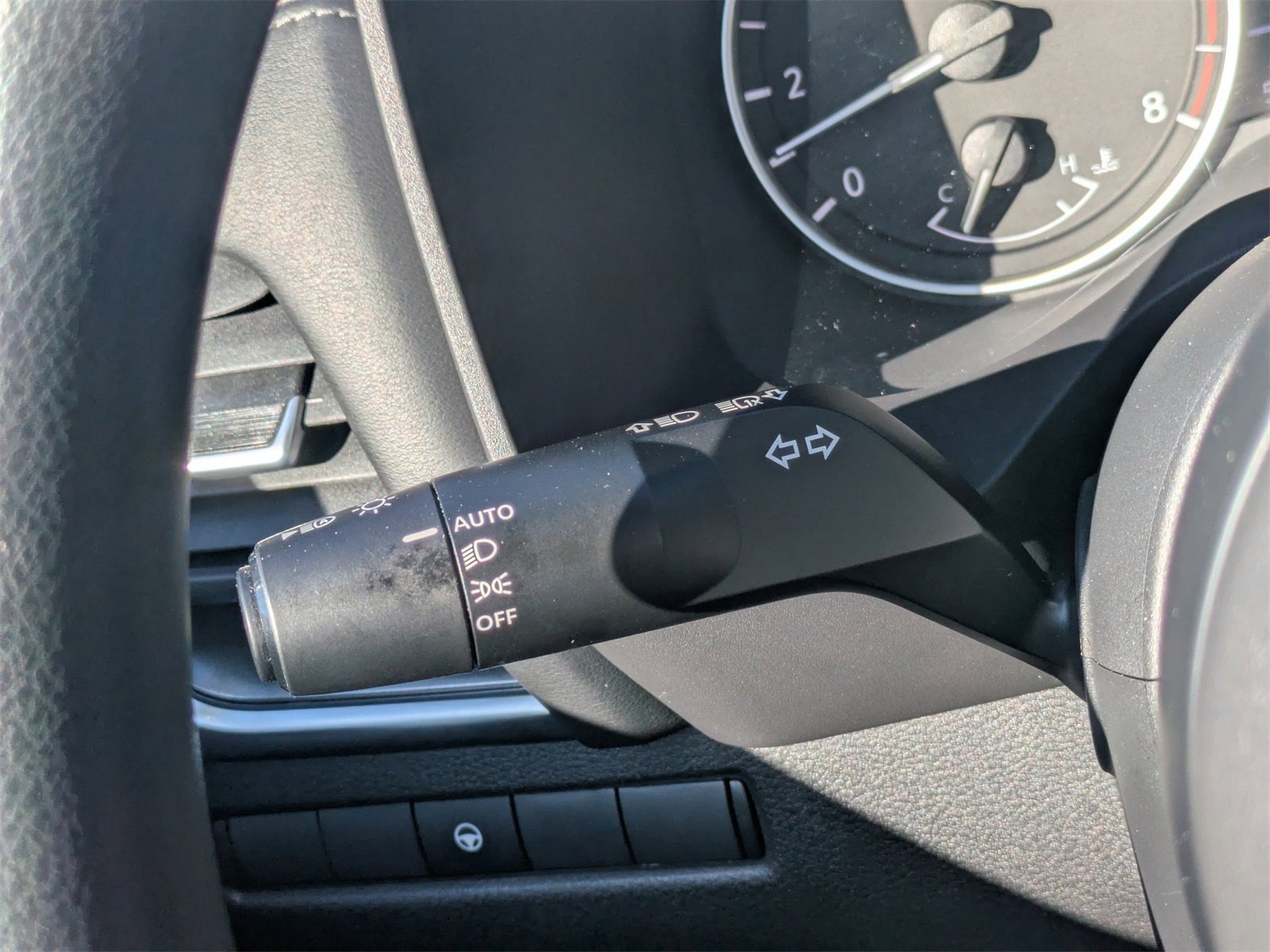 Used 2024 Nissan Rogue SV image 29