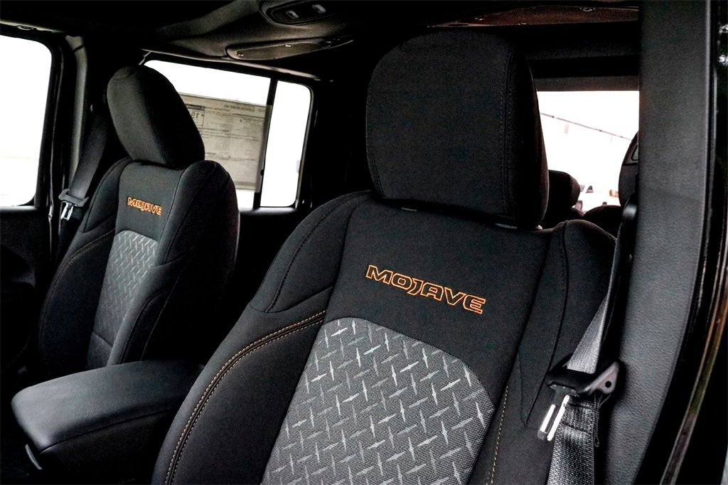 New 2025 Jeep Gladiator Mojave w/ Safety Group image 9