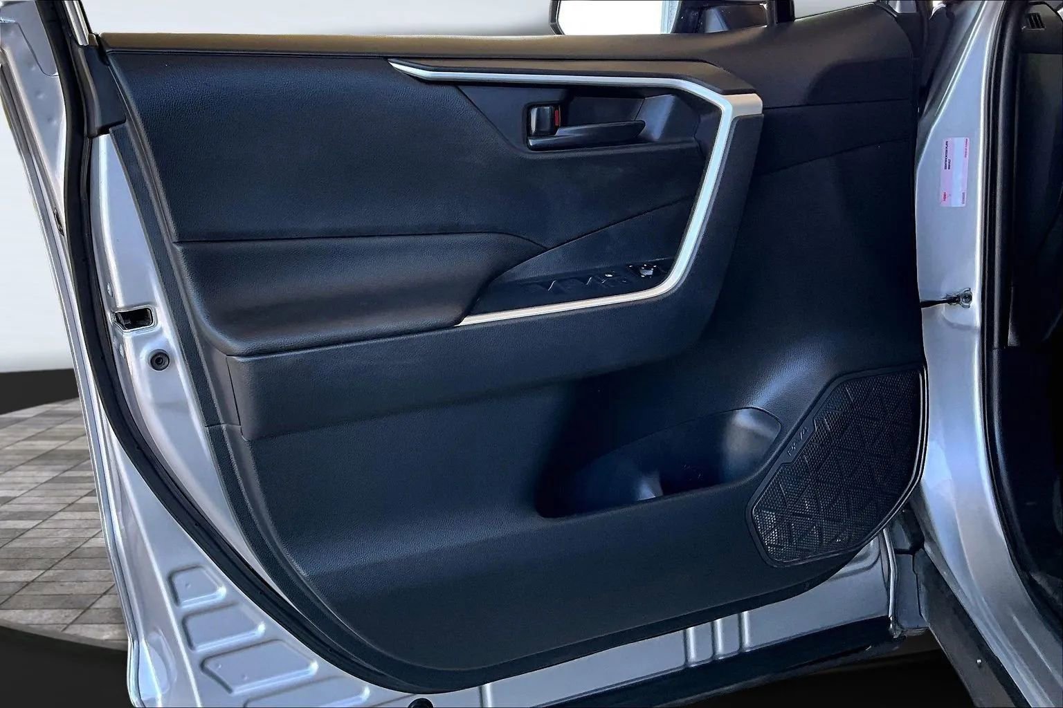 Used 2019 Toyota RAV4 LE image 17