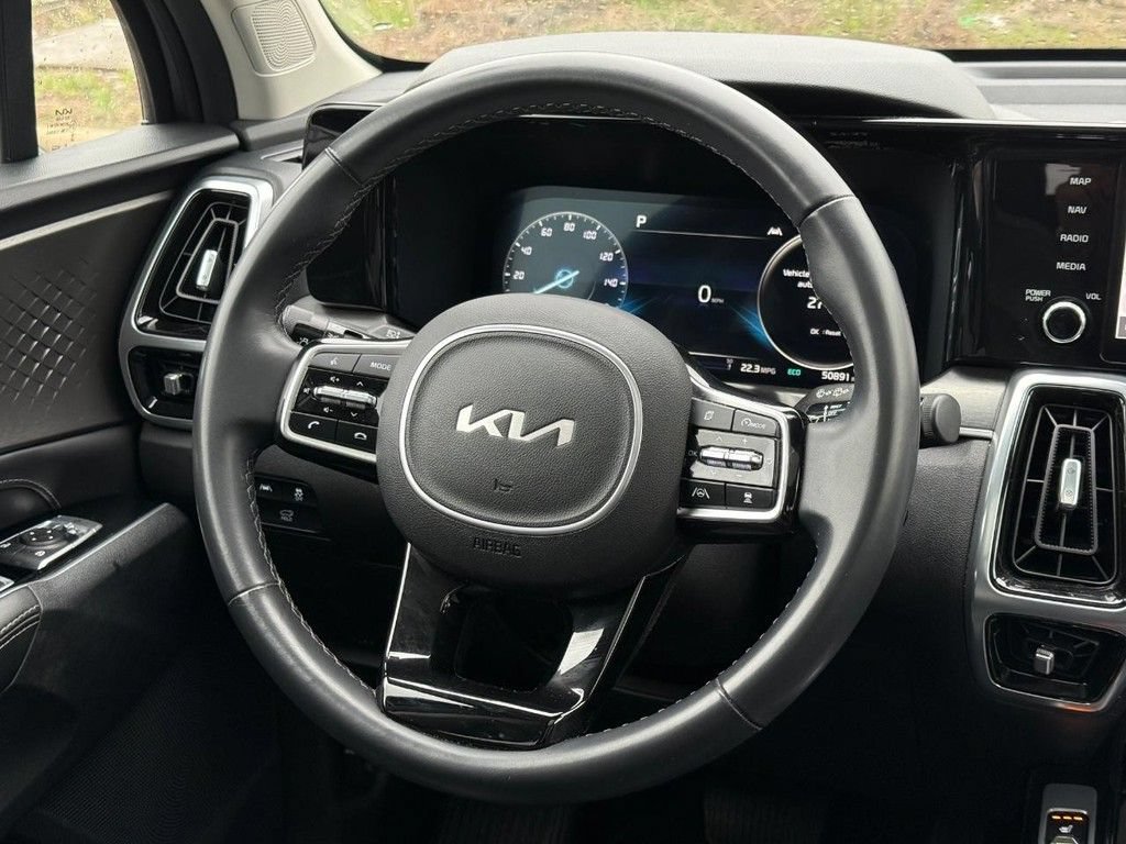 Used 2023 Kia Sorento SX AWD/4WD image 17