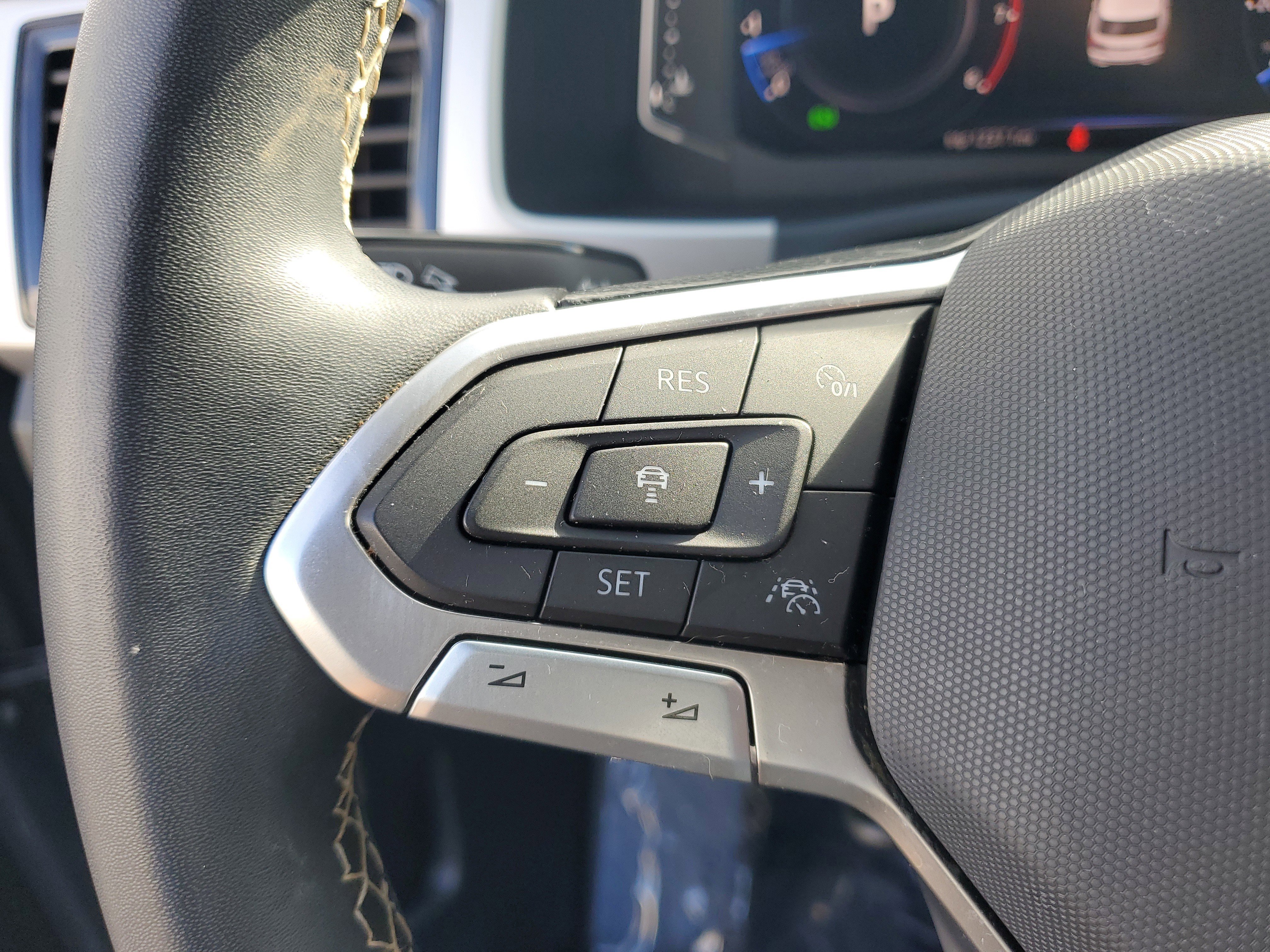 Used 2023 Volkswagen Atlas Cross Sport SEL image 29