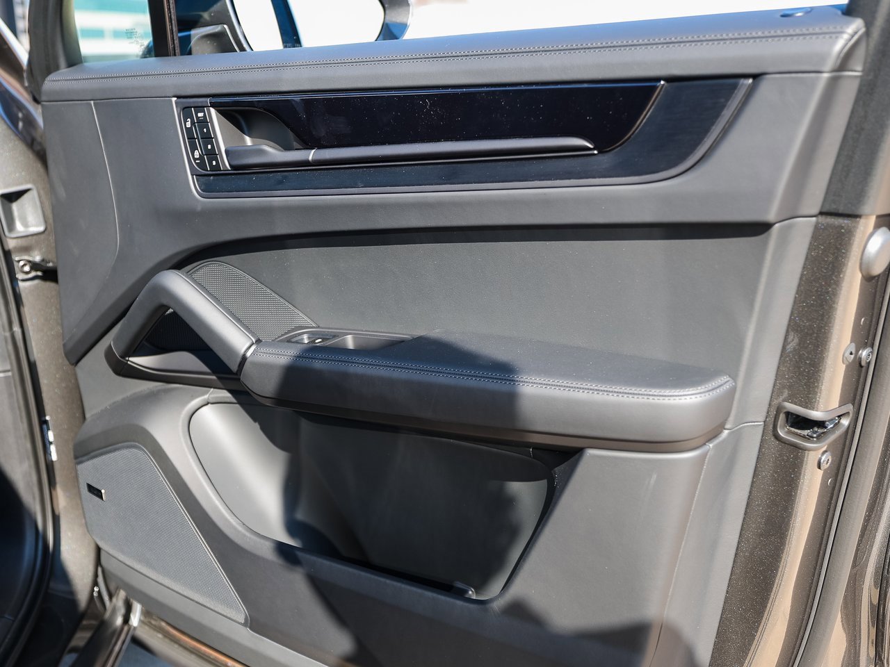 New 2026 Porsche Cayenne GTS image 26