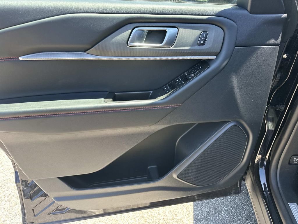 Used 2025 Ford Explorer ST-Line AWD/4WD image 18