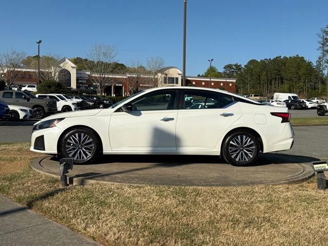 Used 2024 Nissan Altima 2.5 SV image 4