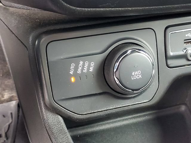 Used 2020 Jeep Renegade Limited AWD/4WD image 25