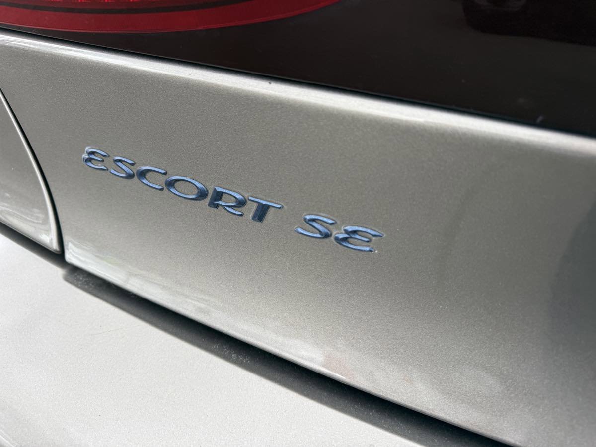 Used 2002 Ford Escort Sedan image 9