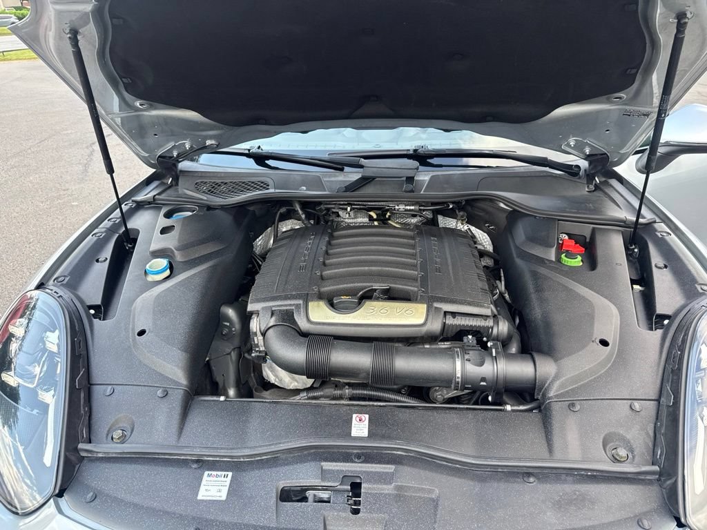 Used 2017 Porsche Cayenne Platinum Edition AWD/4WD image 22
