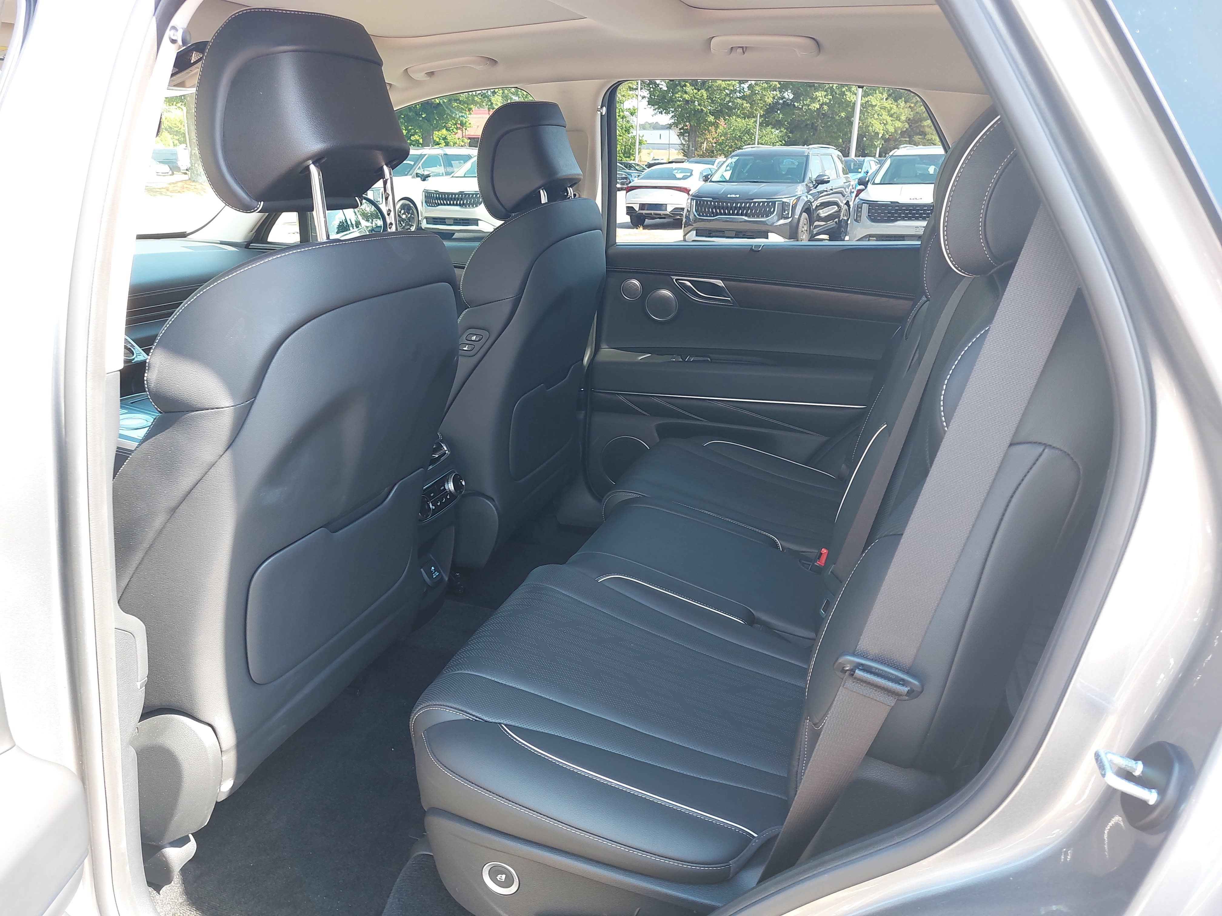 Used 2021 Genesis GV80 2.5T w/ Prestige Package 04 AWD/4WD image 15