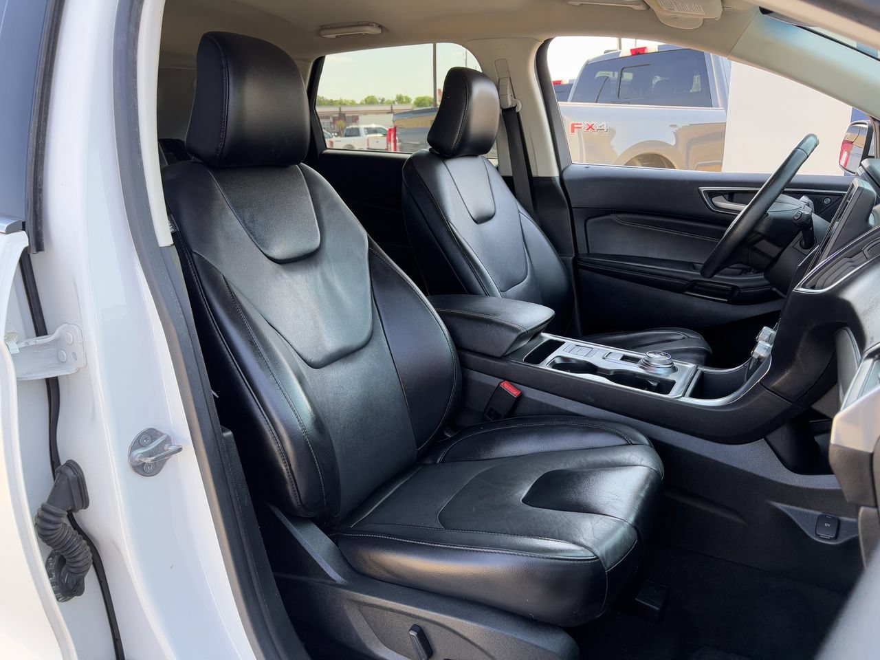 Used 2022 Ford Edge Titanium AWD/4WD image 29