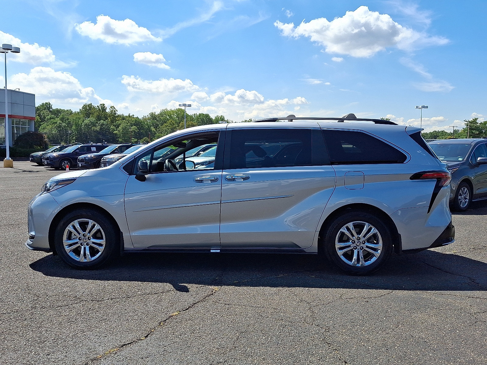 Certified 2023 Toyota Sienna XSE w/ XSE Plus Package image 5