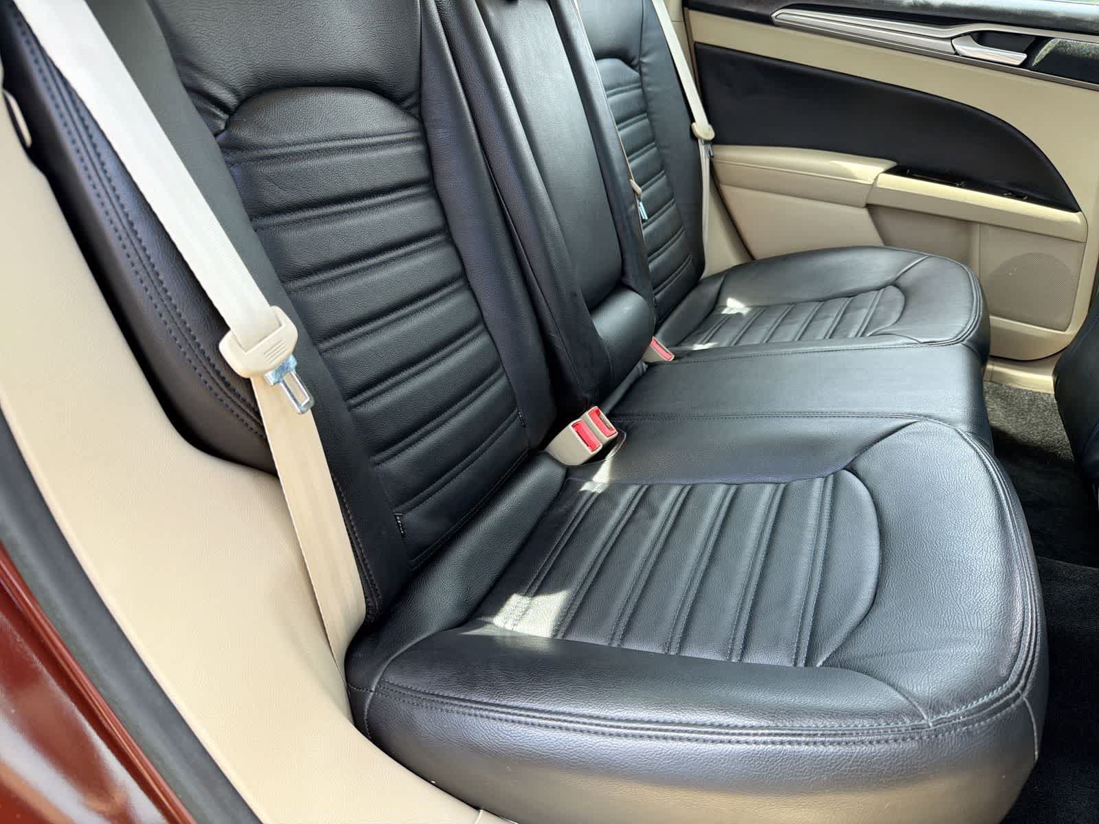 Used 2016 Ford Fusion SE FWD image 22