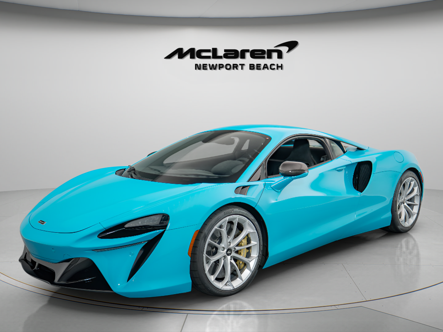 Used 2023 McLaren Artura RWD image 3
