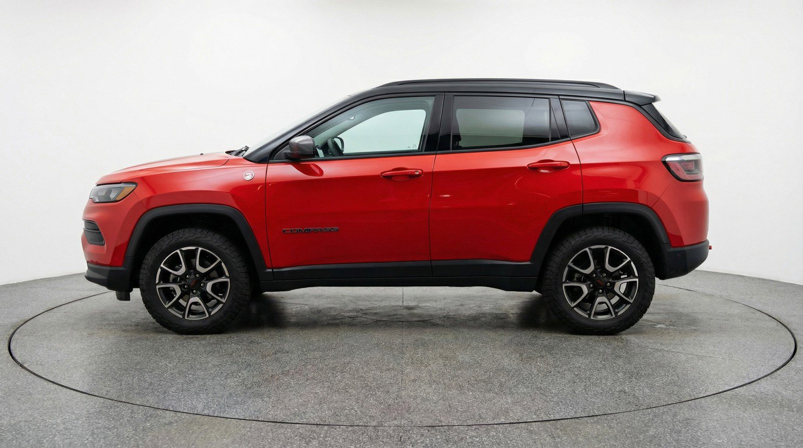 Used 2025 Jeep Compass Trailhawk image 5