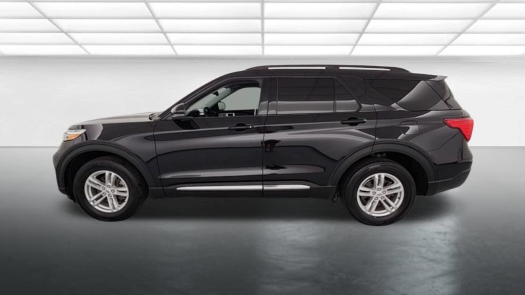 Used 2022 Ford Explorer XLT w/ Equipment Group 202A AWD/4WD image 4