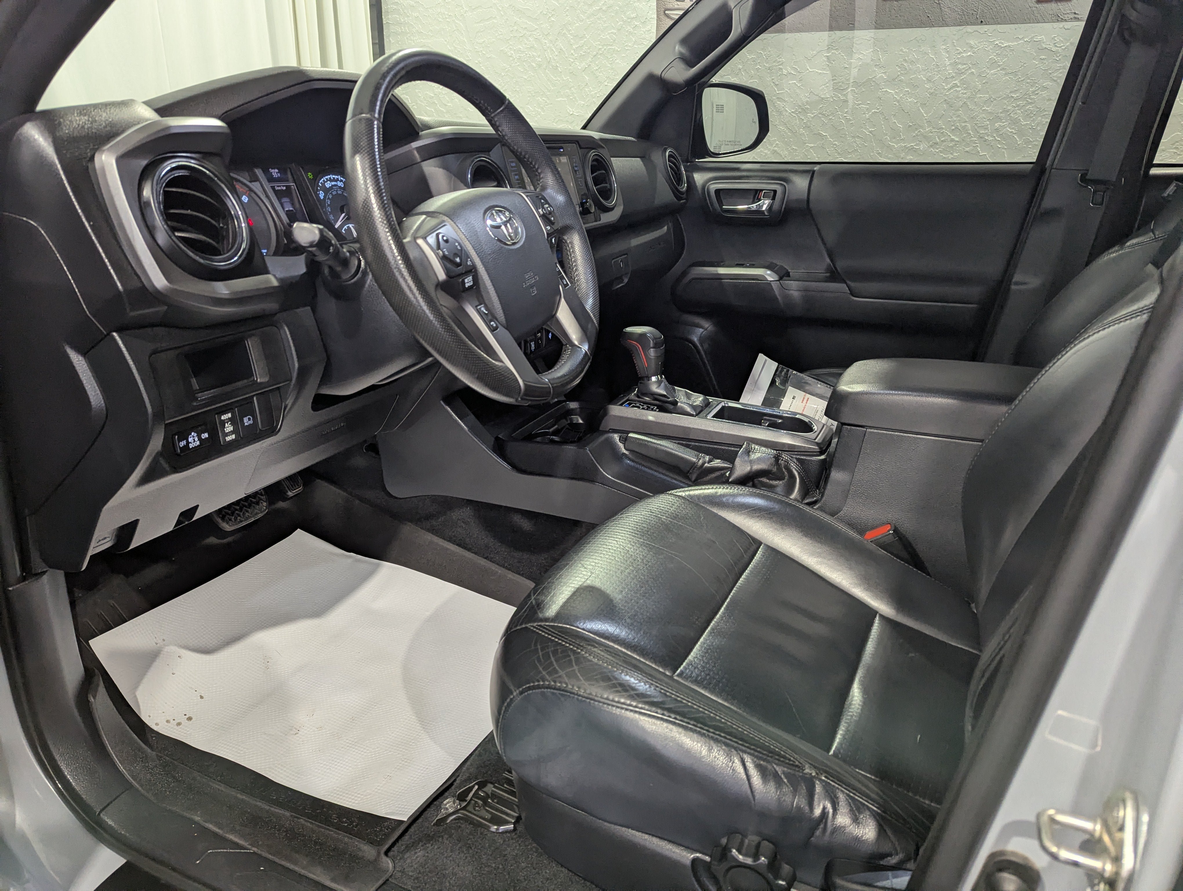 Used 2019 Toyota Tacoma TRD Off-Road AWD/4WD image 13
