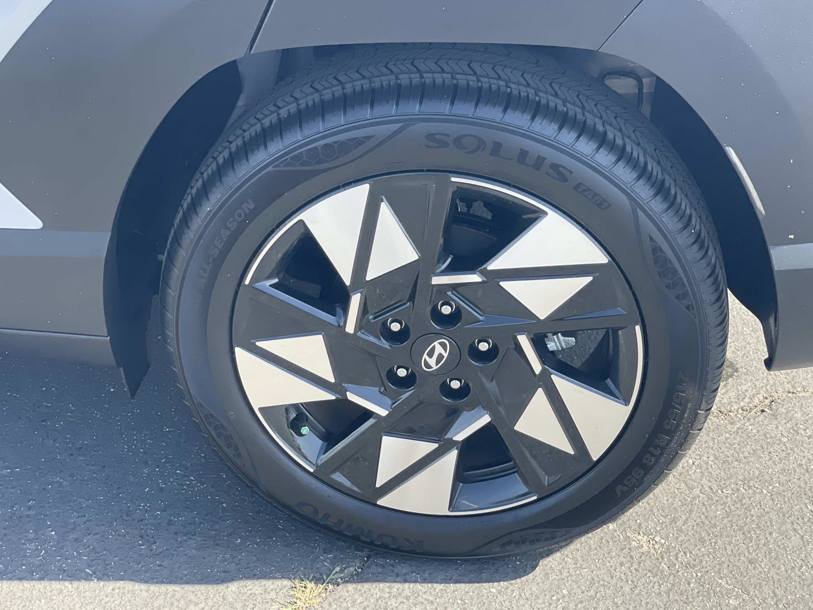 Certified 2025 Hyundai Kona SEL image 30