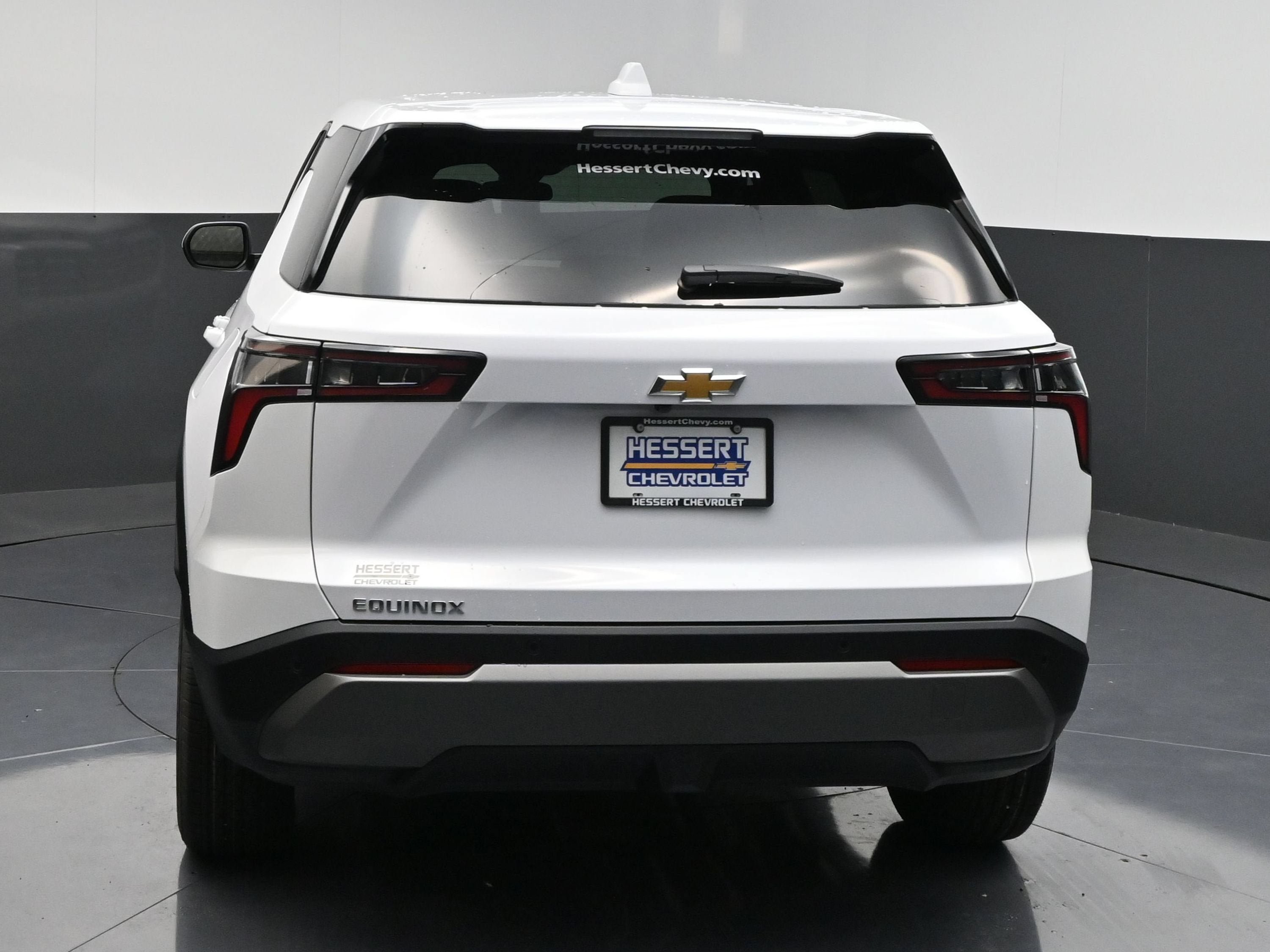New 2027 Chevrolet Equinox LT w/ Convenience Package II FWD image 7