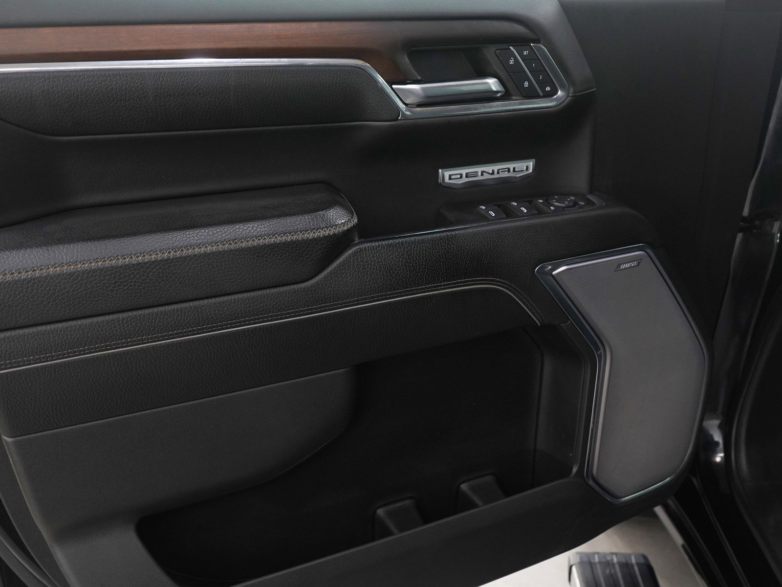 Used 2024 GMC Sierra 1500 Denali w/ Denali Reserve Package image 17