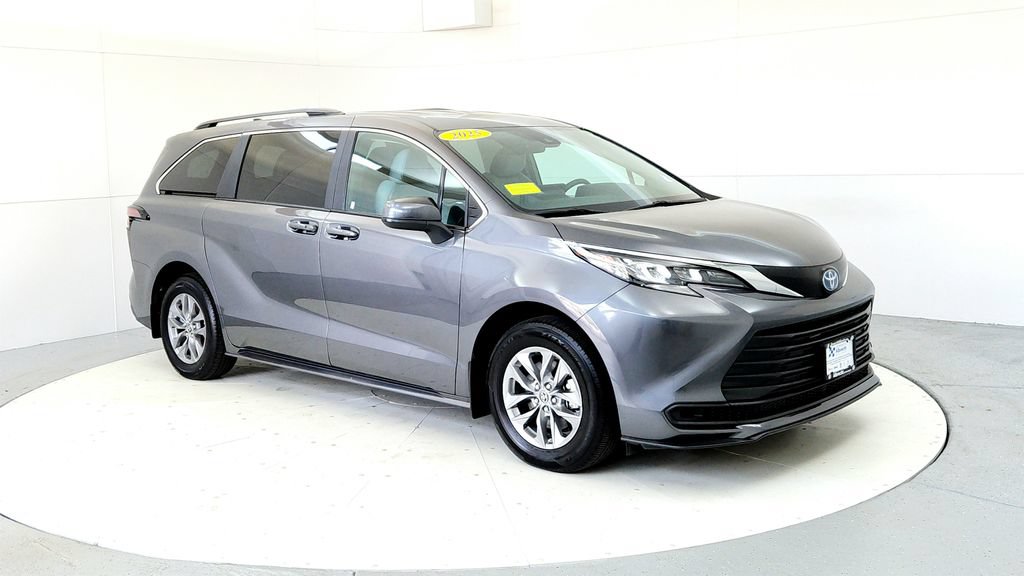Certified 2025 Toyota Sienna LE AWD/4WD image 7