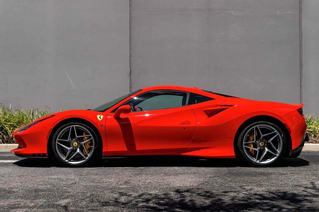 Used 2022 Ferrari F8 Tributo RWD image 2