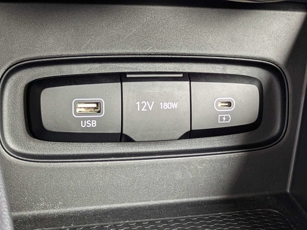 Used 2024 Hyundai Venue SEL FWD image 23