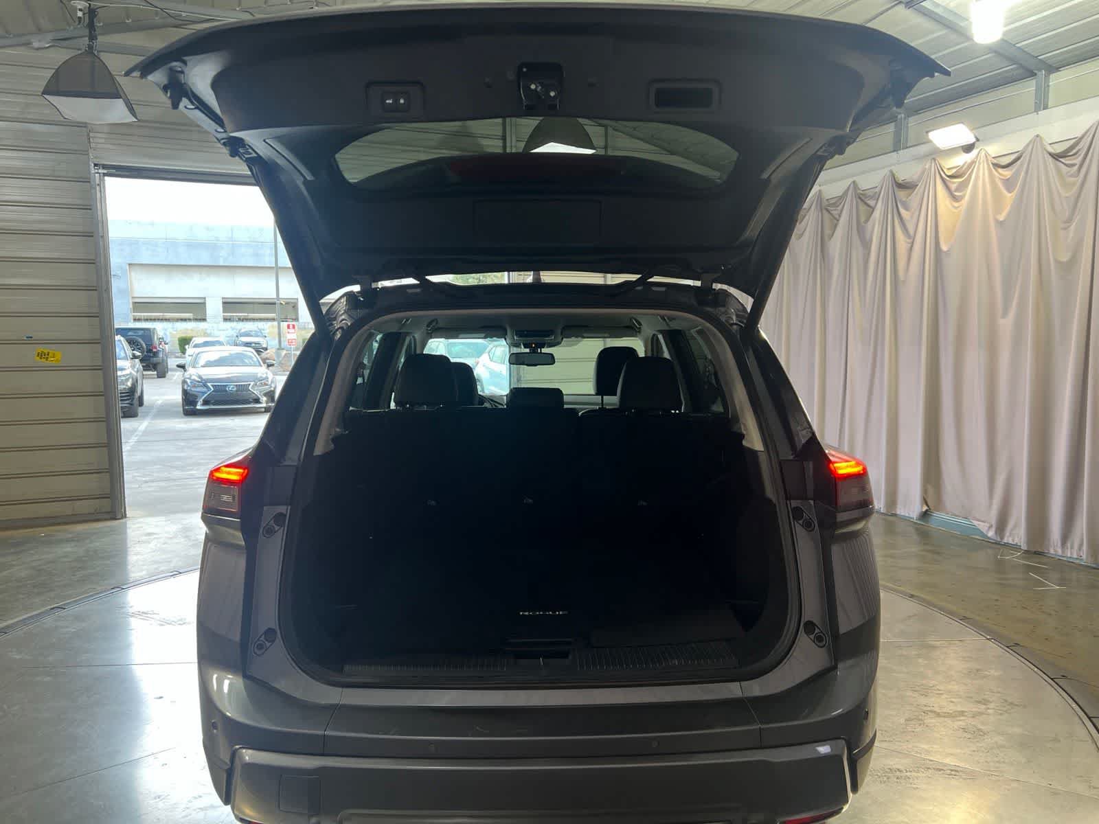 Used 2026 Nissan Rogue SL AWD/4WD image 11