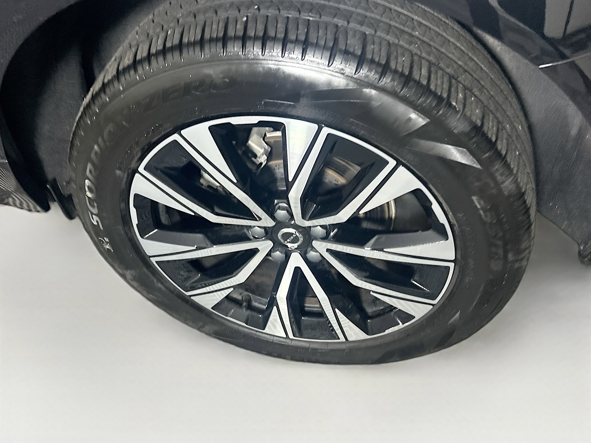 Used 2025 Volvo XC60 B5 Plus image 11