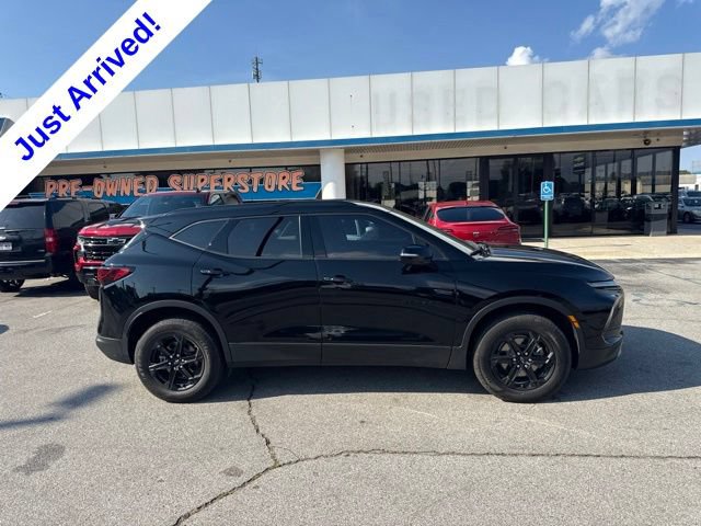 Used 2023 Chevrolet Blazer LT w/ Midnight/Sport Edition FWD image 2