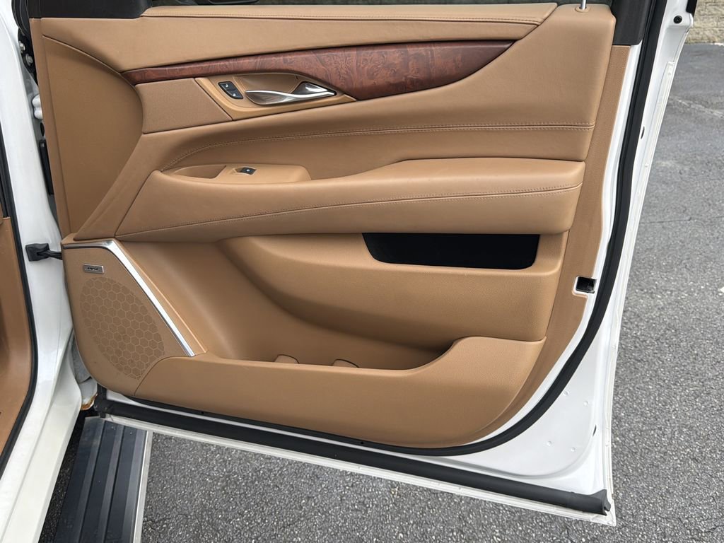 Used 2016 Cadillac Escalade Platinum image 14