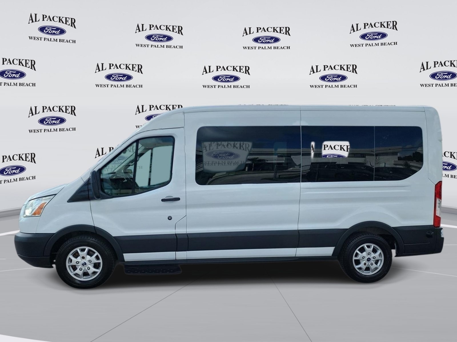 Used 2015 Ford Transit 350 XLT RWD image 2