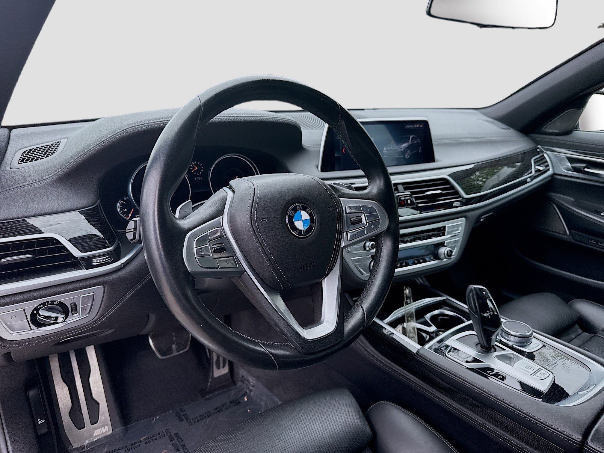 Used 2019 BMW 750i image 7
