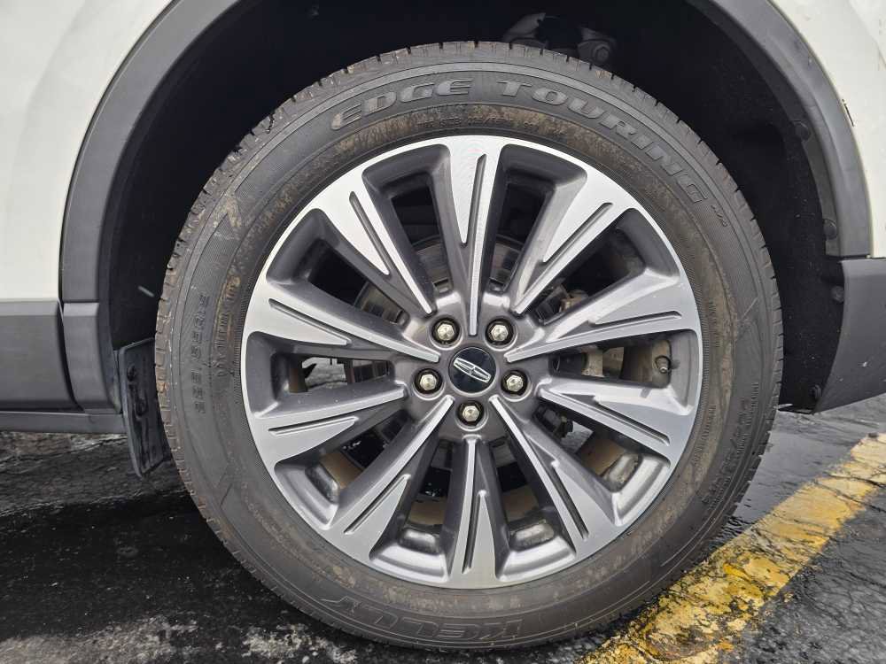 Used 2022 Lincoln Corsair Reserve w/ Equipment Group 201A image 2