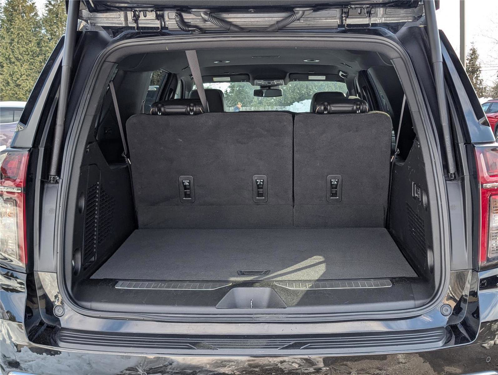 Used 2024 Chevrolet Suburban Premier image 13