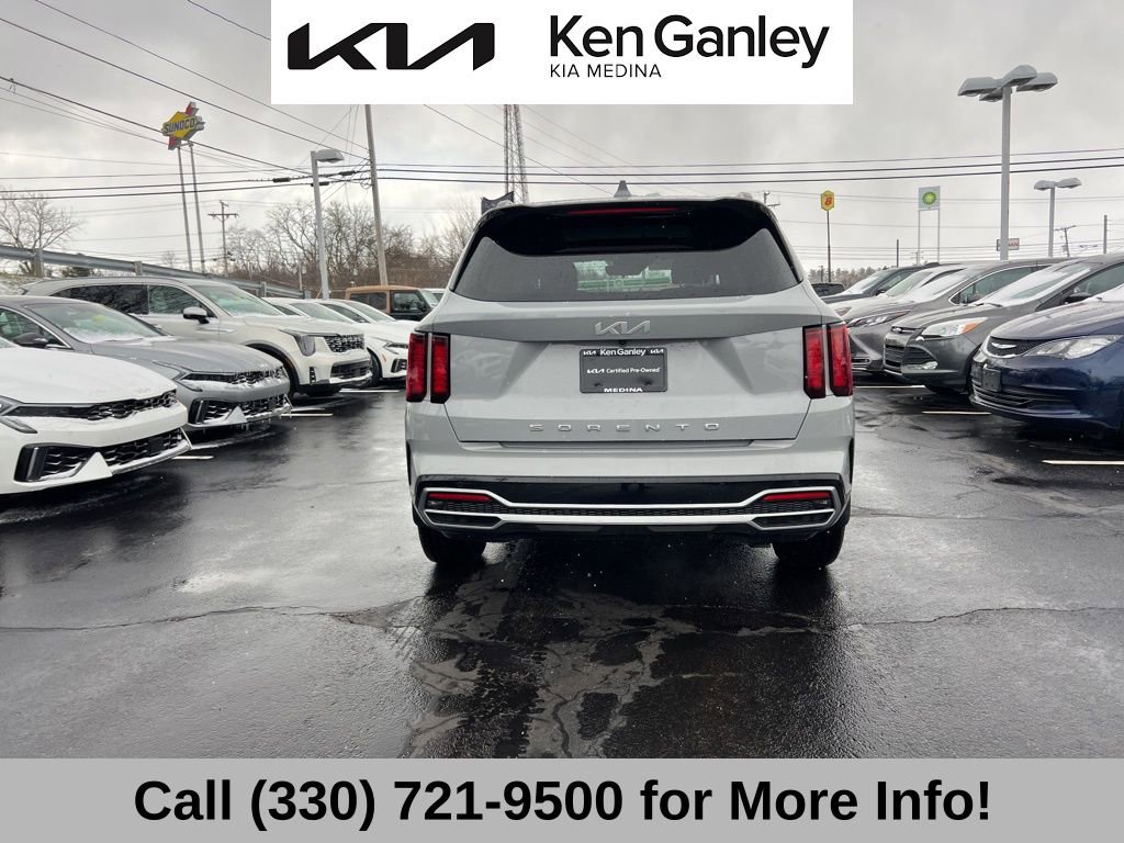 Certified 2022 Kia Sorento EX w/ Panoramic Sunroof Package image 12