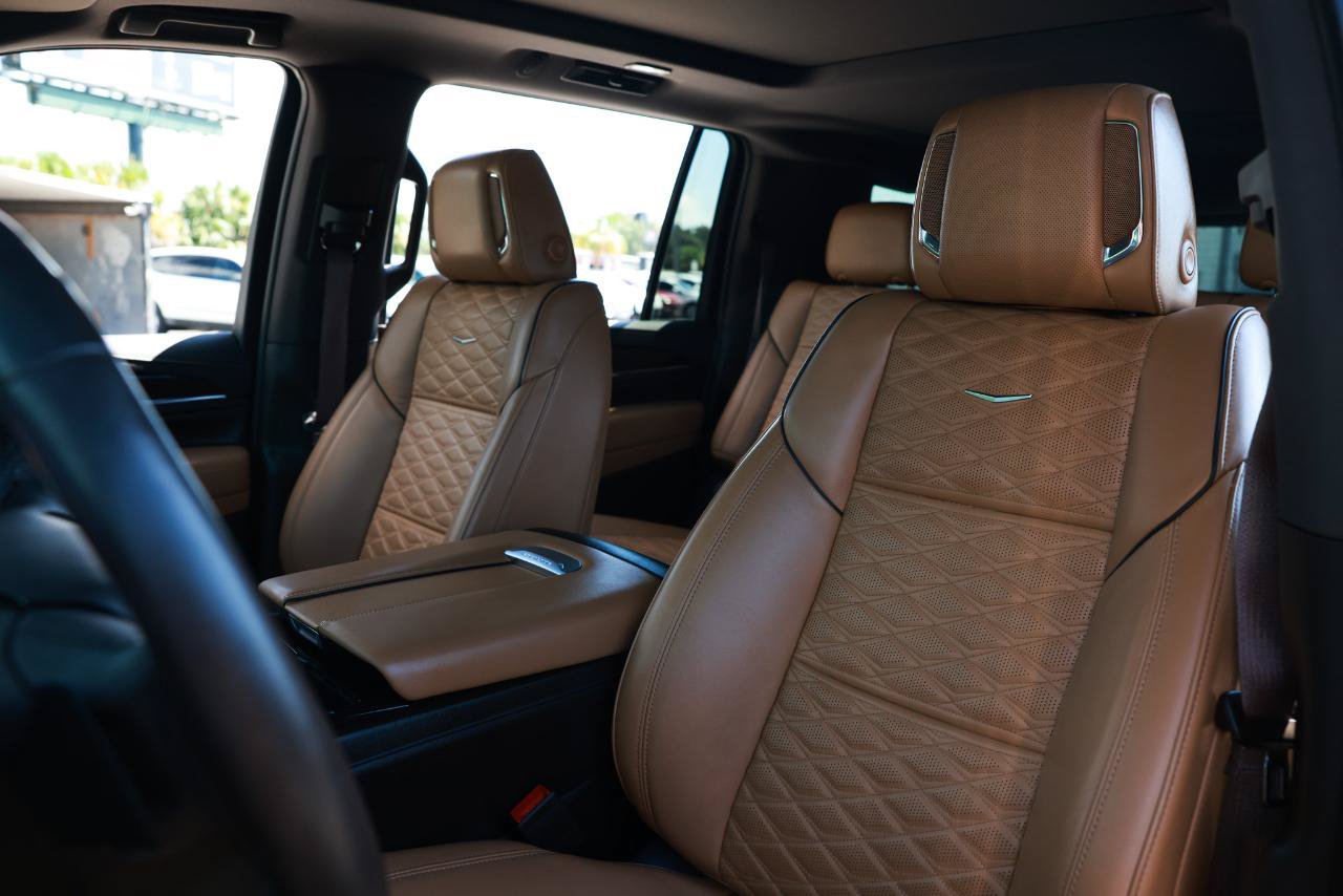 Used 2024 Cadillac Escalade ESV Premium Luxury AWD/4WD image 6