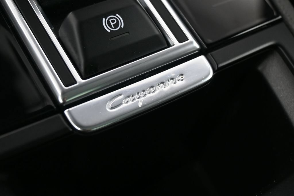 Certified 2020 Porsche Cayenne AWD/4WD image 19