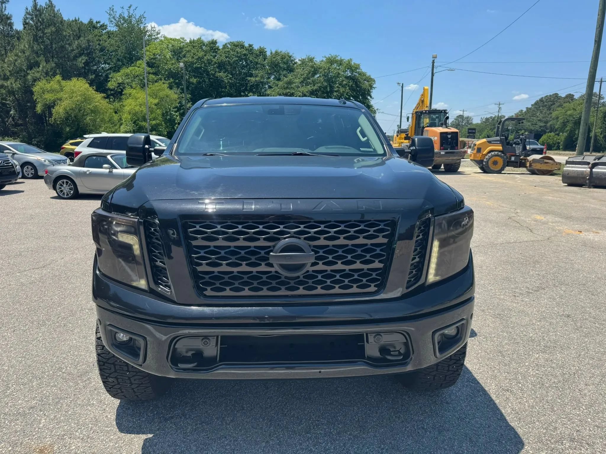Used 2017 Nissan Titan SL w/ SL Towing Convenience Package RWD image 4
