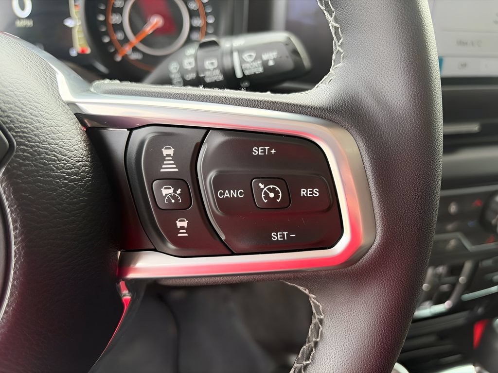 Used 2026 Jeep Wrangler Unlimited Sahara AWD/4WD image 17