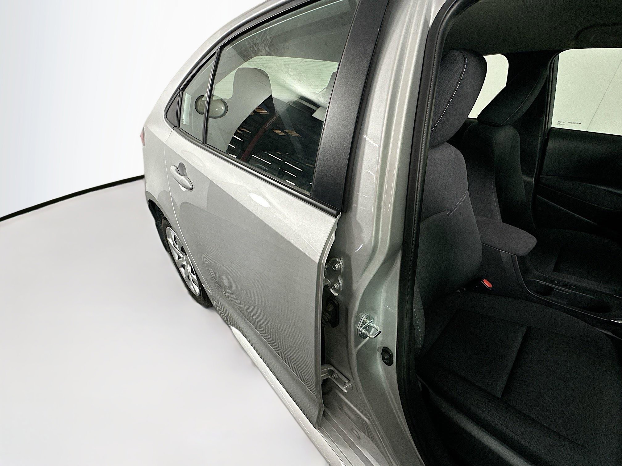 Used 2025 Toyota Corolla LE FWD image 27